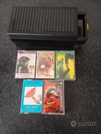 5 cassette musicali vintage con contenitore