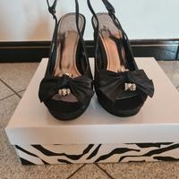 Scarpe nere eleganti da donna