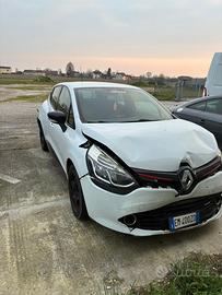 Auto demolita per esportazione