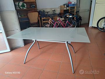 Tavolo in vetro temperato opaco 