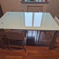 tavolo in vetro temperato 