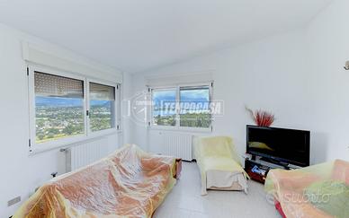 Trilocale Vistalago con doppi servizi nel cuore di