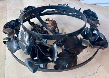 Lampadario in ferro battuto a rose — vintage