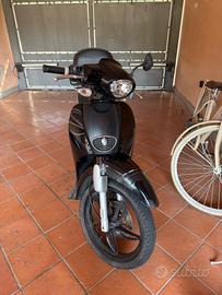 Scarabeo 50 cc 2 tempi con bauletto