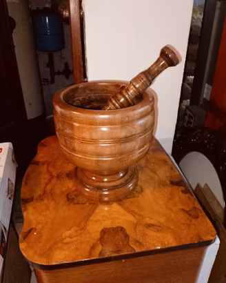 Grande mortaio in legno con pestello – Alto 30 cm
