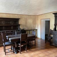 Stile Impero soggiorno con due mobili tavolo sedie