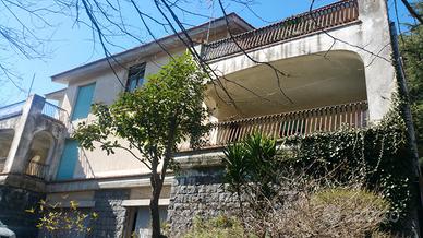 Trecastagni 3 vani con terrazzo in piccolo stabile