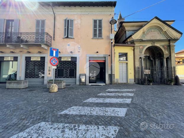 NEGOZIO A ROBECCO SUL NAVIGLIO