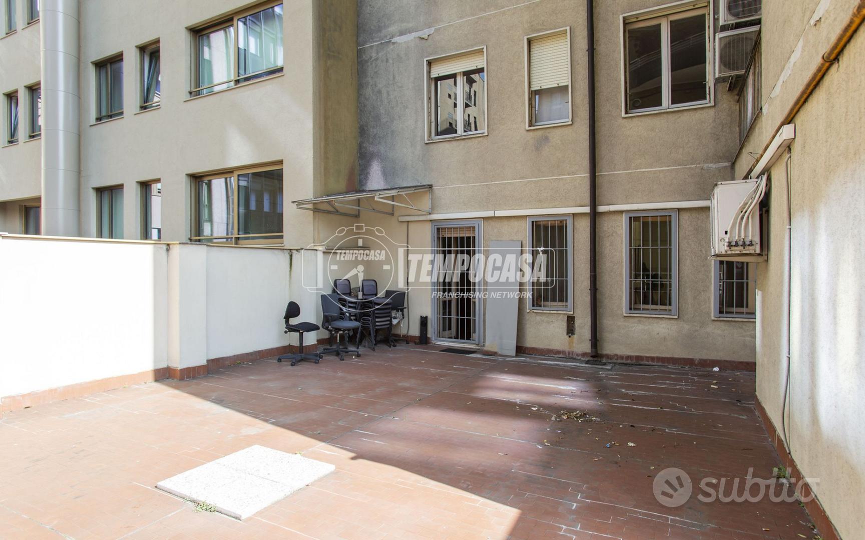UFFICIO PLURILOCALE CON GRANDE TERRAZZO ADIACENZE - Vista 3