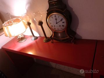 Consolle rossa Ikea