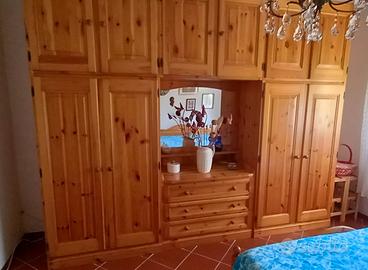 Mobili rustici da montagna per Camera matrimoniale