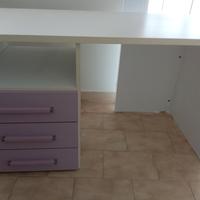 scrivania ragazza bambina