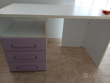 scrivania ragazza bambina