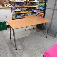 scrivania ikea