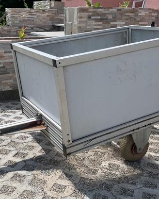 Rimorchio per trattorino tagliaerba