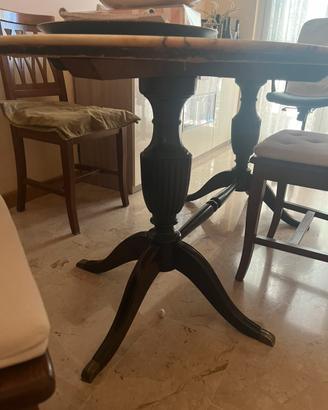 Tavolo in legno con piano in marmo