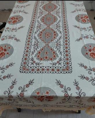 tovaglia rettangolare  con effetto pizzo e frange