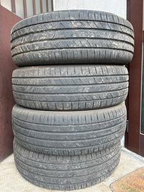 Gomme auto estive 2023 215/65/17 99V