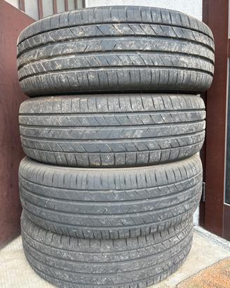 Gomme auto estive 2023 215/65/17 99V