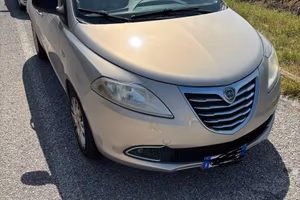 Lancia ypsilon 0.9 t.air Gold s&s 85cv cambio auto