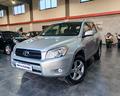 toyota-rav-4-2-2-d-4d-136-cv-luxury