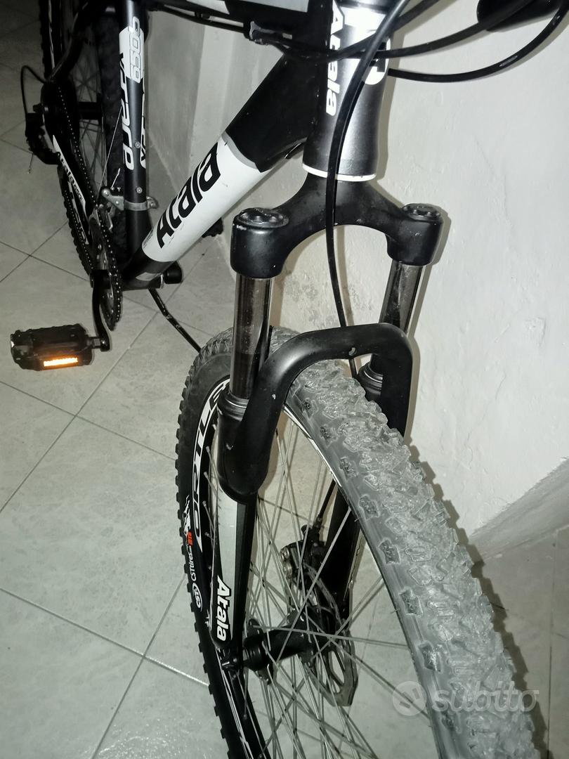 ATALA mountain bike con ammortizzatore anteriore (accessori