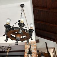 Lampadario in legno e ferro