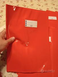 Dieci copertine rosse per quaderni 