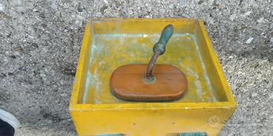 Solforatrice a spalla in legno