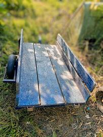 Carrello decorativo da giardino