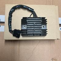 Bonneville T100 regolatore di tensione
