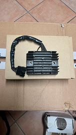 Bonneville T100 regolatore di tensione