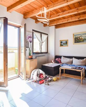 Trilocale duplex con balconi e cantina a Merano