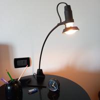 Lampada da tavolo.
