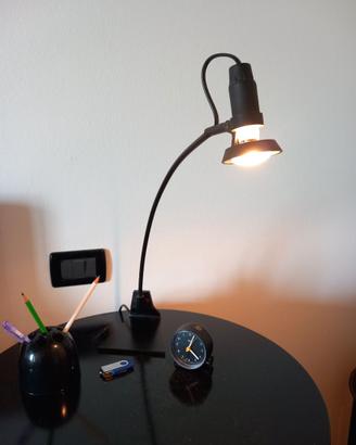 Lampada da tavolo.