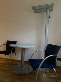 Tavolino con due sedie