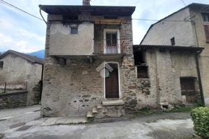 CASA SEMINDIPENDENTE A BUGLIO IN MONTE