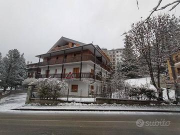 Immobile in asta di 261 m² con 1 locale a Sauze d'