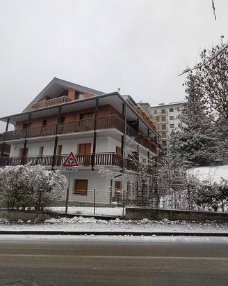 Immobile in asta di 261 m² con 1 locale a Sauze d'