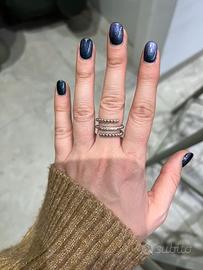 anello a fascia in oro bianco e diamanti