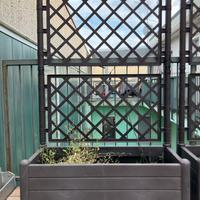 fioriera con grigliato con attacco rotto