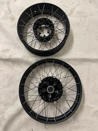 Cerchi a raggi neri bmw r 1300 gs standard e adv