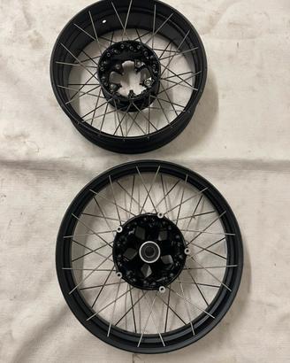 Cerchi a raggi neri bmw r 1300 gs standard e adv