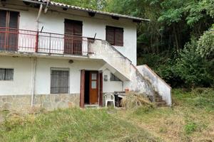 CASA SEMINDIPENDENTE A MONTAFIA