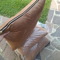 Cuscini in velluto marroni