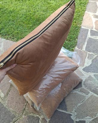 Cuscini in velluto marroni