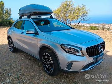 MERCEDES GLA 180 Executive - benzina - permuta.