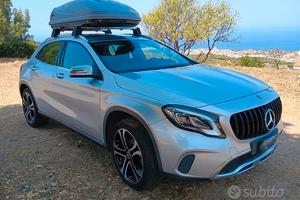 MERCEDES GLA 180 benzina - permuta.