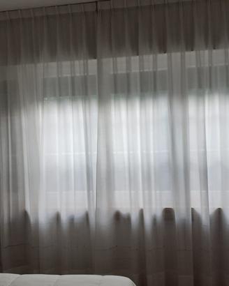 Tenda bianca con lavorazione a gigliuccio