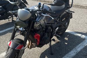 Triumph Trident 660 – 2023 – 10.500 km – Accessori